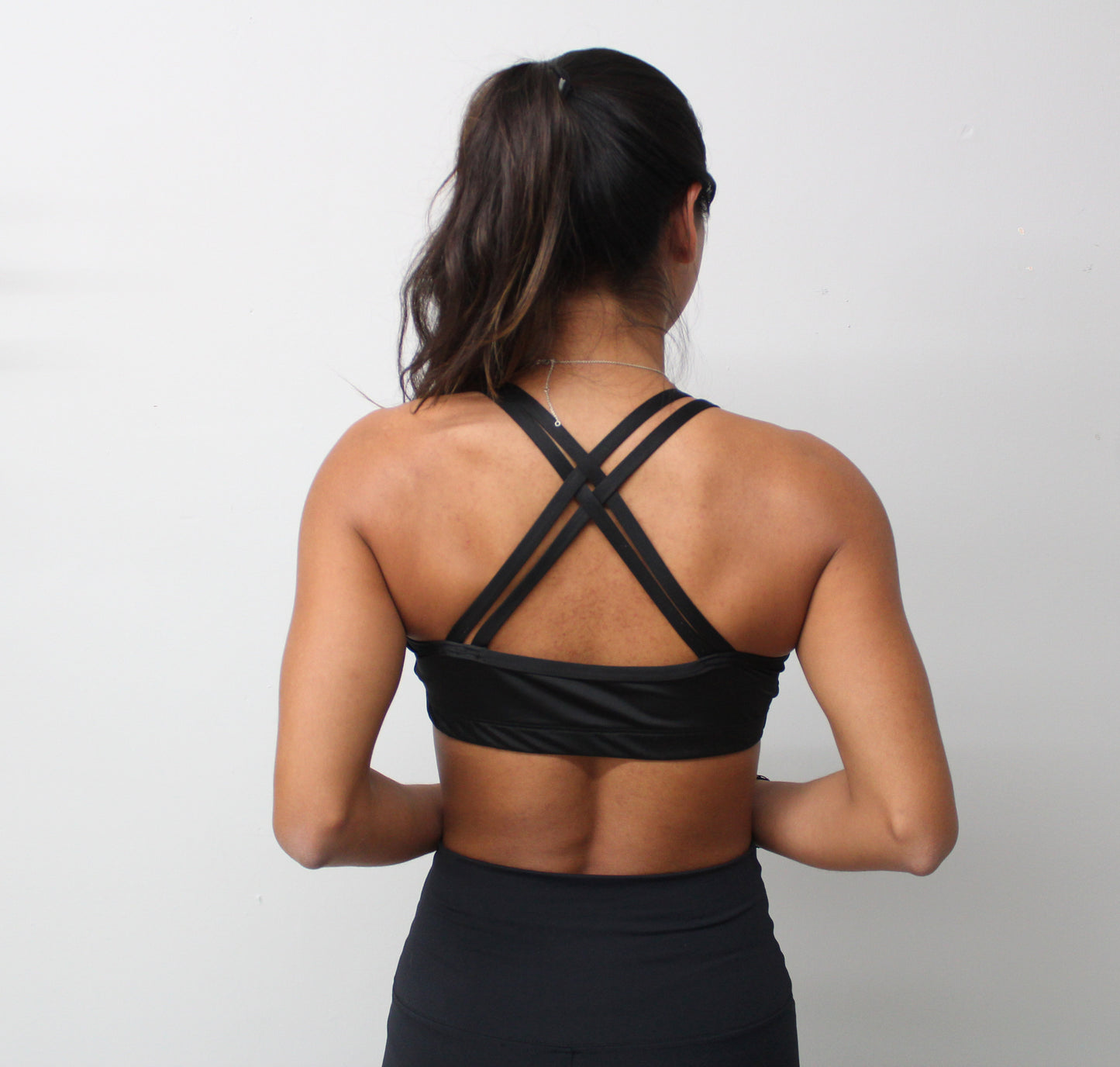 Top doble tirante negro