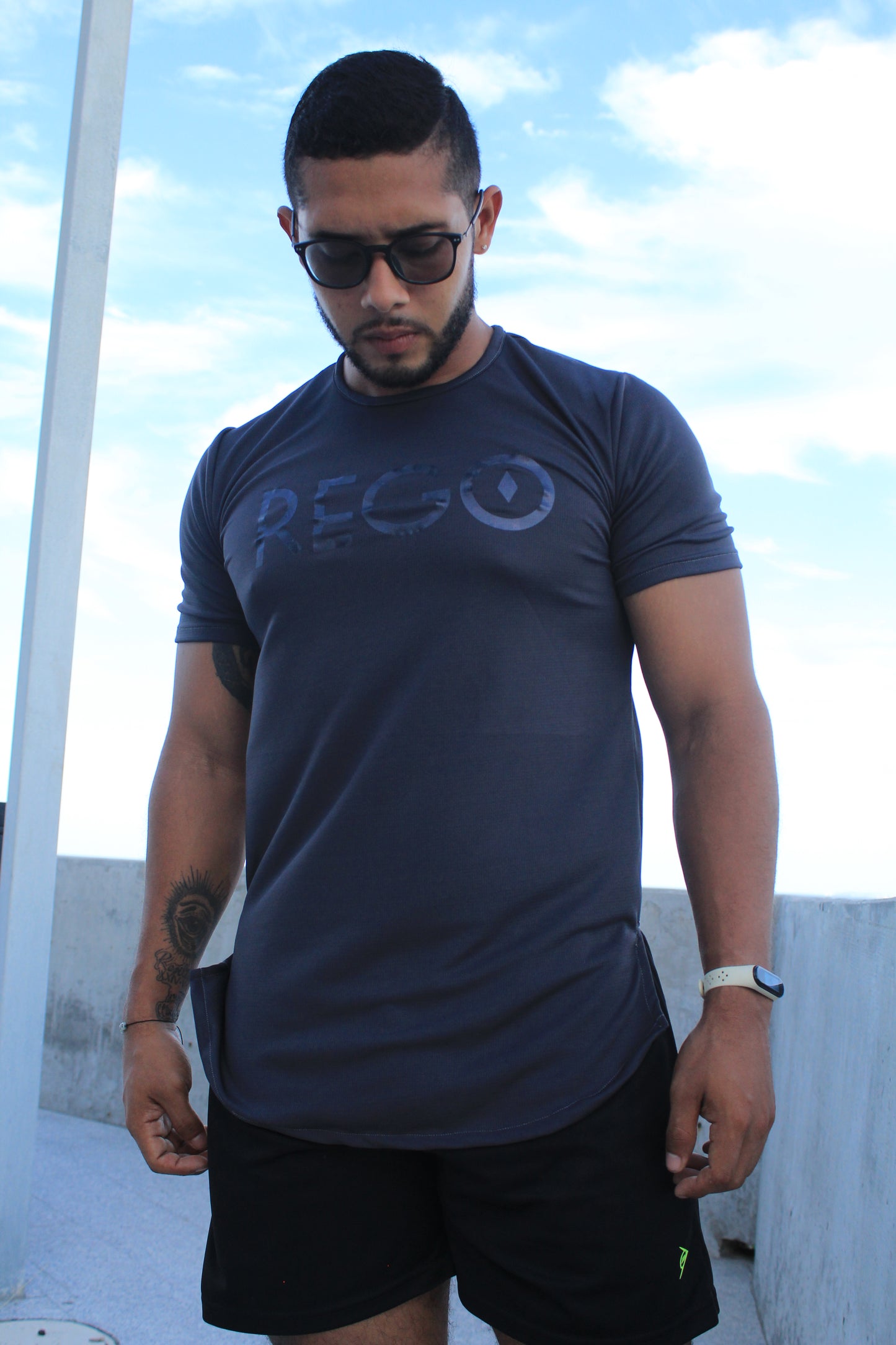 Playera con mangas gris