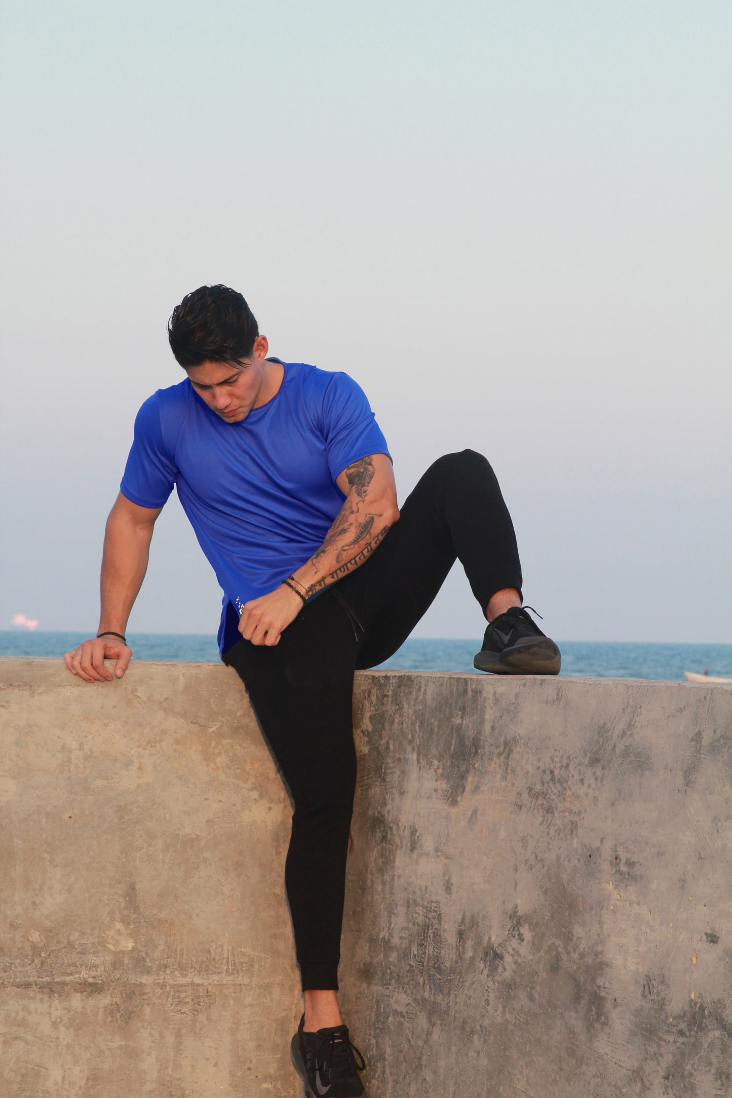 Playera con mangas azul